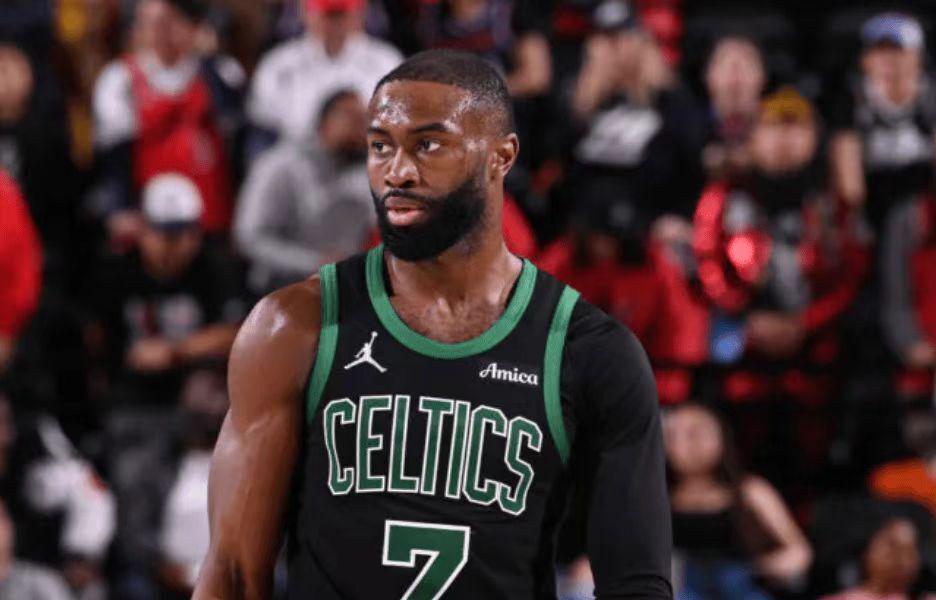江南体育-NBA官方罚单：杰伦-布朗出局抨击该调查3名裁判 被罚款5万美元